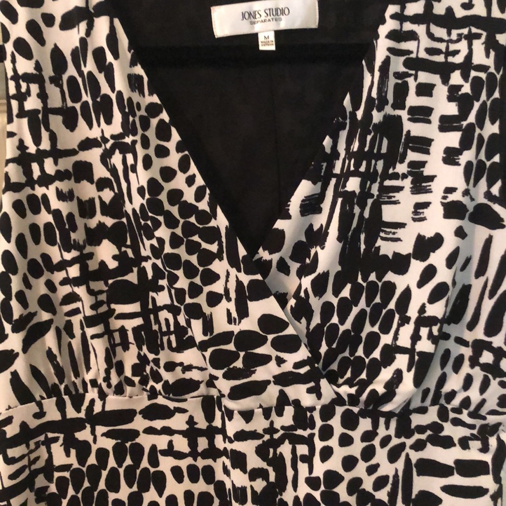 Patterned V-Neck Bouse - Picture 3 of 3